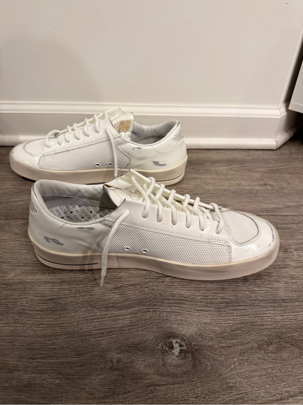 Golden Goose White Sneakers with Black Star - Picture 5 of 11